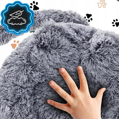 Minkštas, pūkuotas guolis katei, pilkas