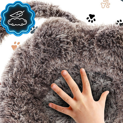 Minkštas, pūkuotas guolis katei rudas