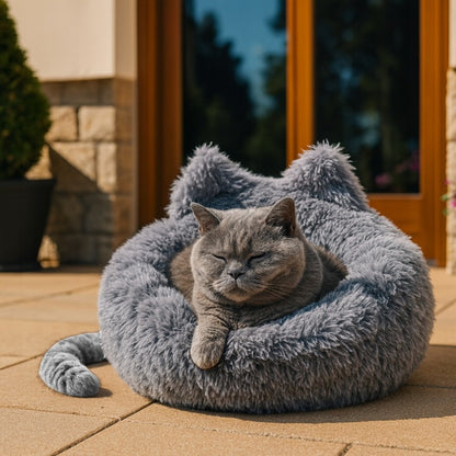 Minkštas, pūkuotas guolis katei, pilkas