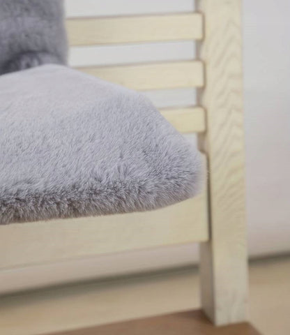 Ant radiatoriaus pakabinamas hamakas katėms